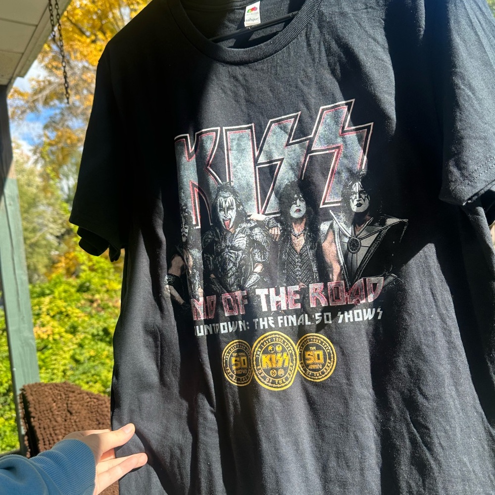 NWOT KISS CONCERT T